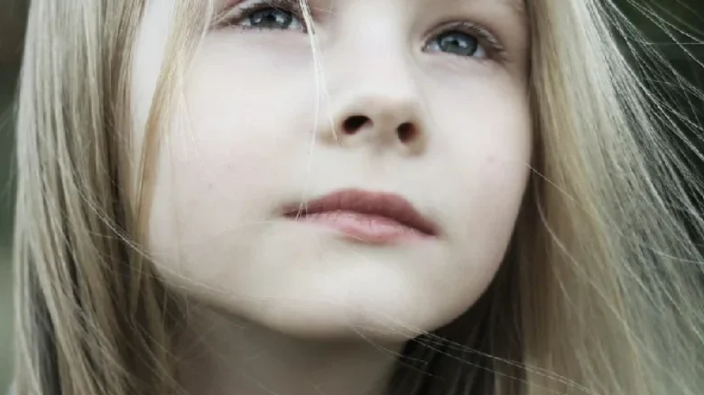 tournage-fille-enfant-tournage-telefilm-meirtre_a_saint-emilion-nouvellequitaine-figuration-tournage-enfants